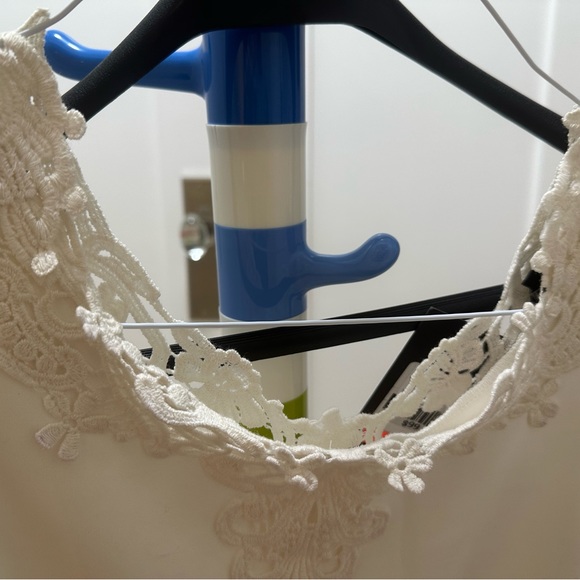 Beautiful white Bedo dress perfect for elegant affair or bride to be! - Picture 5 of 6